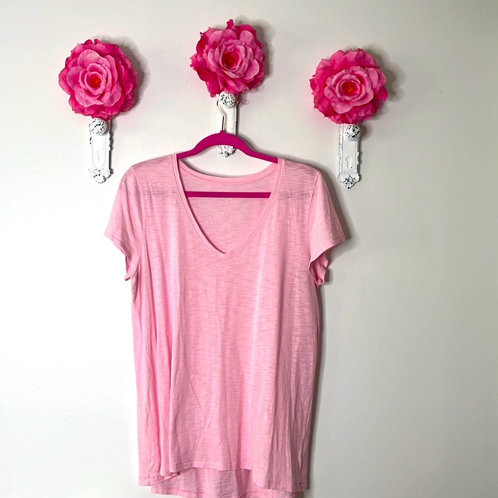 Lilly Pulitzer Light Pink V-Neck Short Sleeve Tee